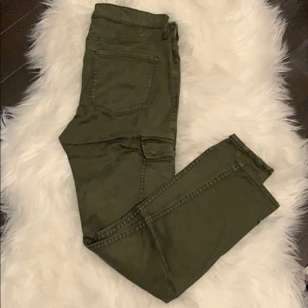 *LIKE NEW* Army green joggers w/side pockets